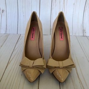 Betsey Johnson - Tan Bow Heels